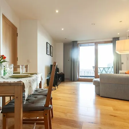 Gorgeous 2br With Views شقة ليدز