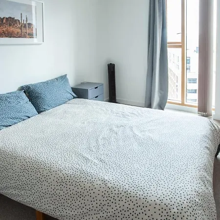 Gorgeous 2br With Views شقة *